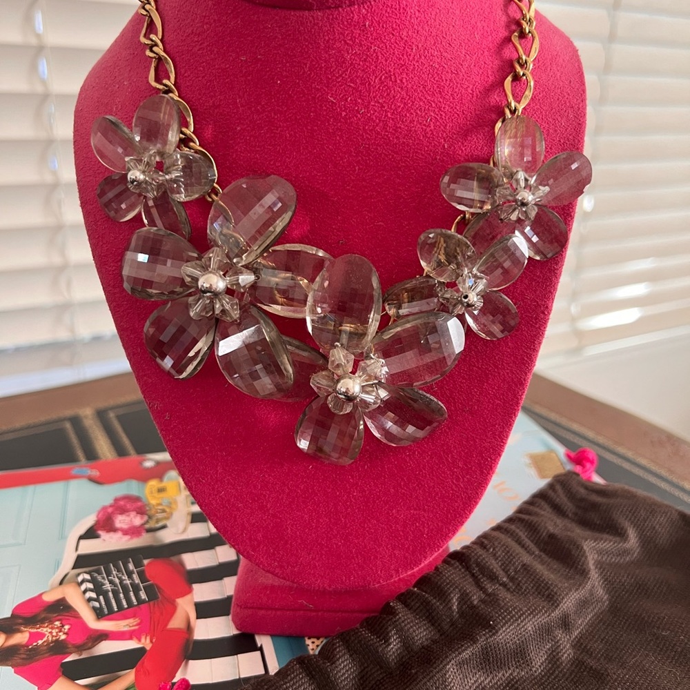 Kate spade never worn glistens as you move statement necklace